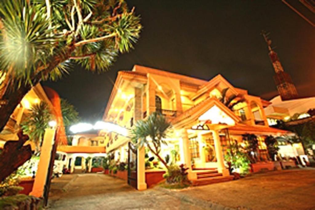 Villa Margarita Hotel Davao Stadt Exterior foto